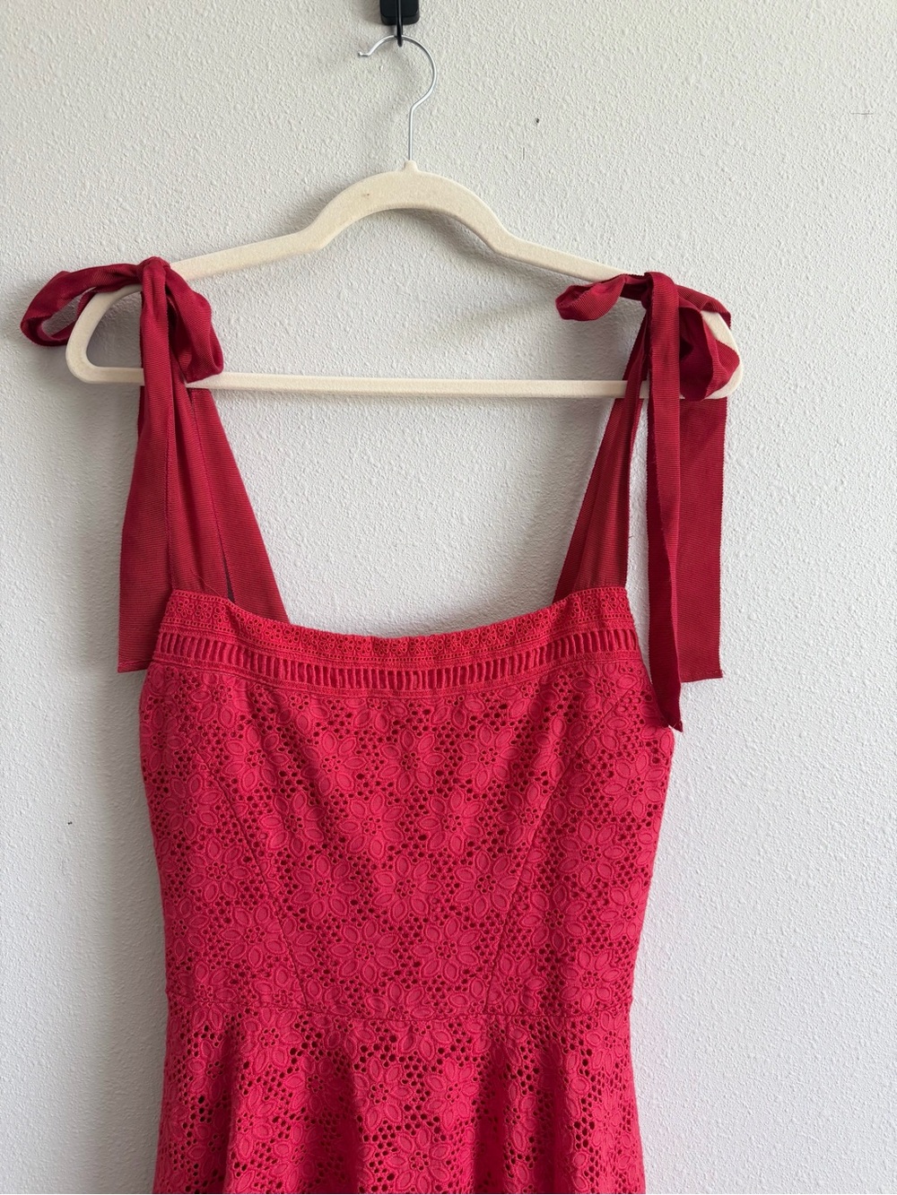 NWT Alice + Olivia Rosalee Eyelet Maxi Dress Size 4 - Picture 6 of 11
